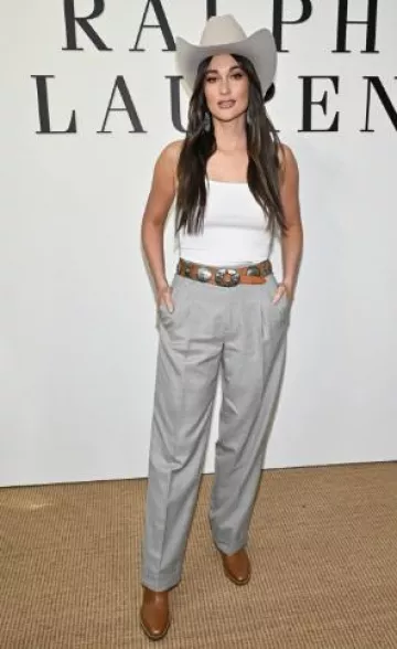 Ceinture Concho en cuir moulé Ralph Lauren portée par Kacey Musgraves chez Ralph Lauren post on Show le 17 avril 2025
