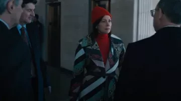 Alice + Olivia Keith Manteau porté par Elsbeth Tascioni (Carrie Preston) comme on le voit dans Elsbeth (S02E18)