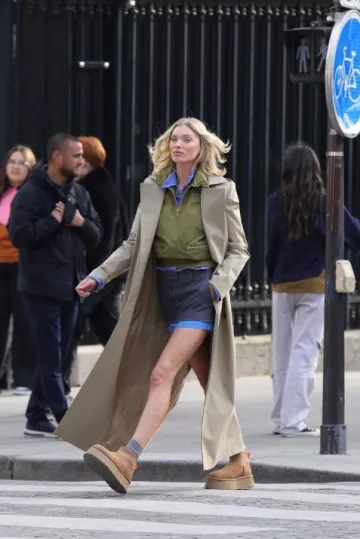 Manteau Khaite Mallory porté par Elsa Hosk à Paris le 18 avril 2025