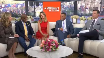 Vestido de punto sin mangas con dobladillo de encaje Lela Rose, usado por Savannah Guthrie, como se vio en Today el 23 de abril de 2025.
