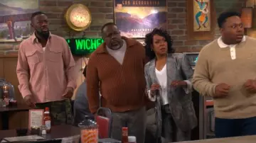 Boss Chemise boutonnée en velours côtelé de coton porté par Malcolm Butler (Sheaun McKinney) comme on le voit dans The Neighborhood (S07E18)