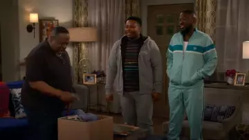 Survêtement Sergio Tacchini Damarindo porté par Malcolm Butler (Sheaun McKinney) comme on le voit dans The Neighborhood (S07E18)