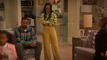 Cinq A Sept Ester Pantalones de pierna ancha con cinturón usados por Nina (Tetona Jackson) como se ve en Poppa's House (S01E18)