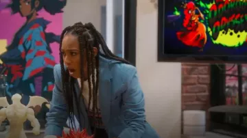 Cinq A Sept Louisa Chaqueta usada por Nina (Tetona Jackson) como se ve en la casa de Poppa (T01E18)