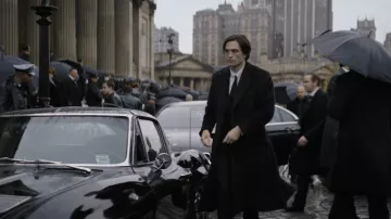 Black Long Coat worn by Bruce Wayne(Robert Pattinson) as seen in The Batman movie outfits
