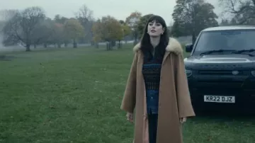 Fur colla coat worn by Susie Glass (Kaya Scodelario) as seen in The Gentlemen (Season 1)