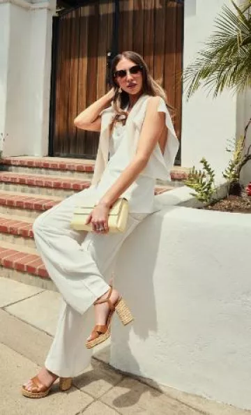 Stuart Weitzman Posh Shoulder Bag worn by Stassi Schroeder on her Instagram post on April 22, 2025