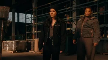 Chaqueta con capucha Loewe en mezcla de lana usada por Robyn McCall (Queen Latifah) como se ve en The Equalizer (T05E16)