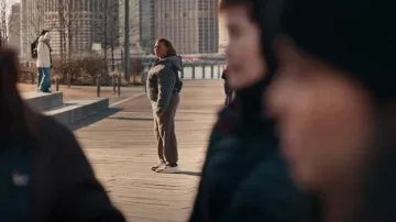 Zapatillas Valentino One Stud en blanco, negro y marrón usadas por Robyn McCall (Queen Latifah) como se ve en The Equalizer (T05E16)