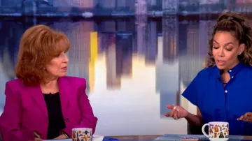 Blazer sur mesure Theory Trace porté par Joy Behar tel que vu dans The View le 29 avril 2025