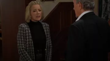 Karl Lagerfeld Paris Tweed Duster Cardigan usado por Nikki Reed Newman (Melody Thomas-Scott) como se ve en The Young and the Restless el 17 de abril de 2025