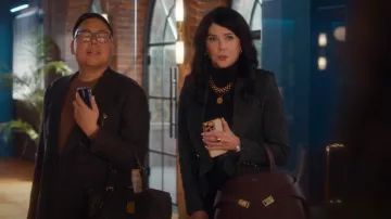 Blazer en tweed croisé Smythe porté par Monica Frazier (Lauren Graham) comme on le voit dans The Z-Suite (S01E02)