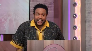 Chemise Hugo Egeeno Border Stripe Camp portée par Jawn Murray comme on le voit à Sherri le 28 avril 2025