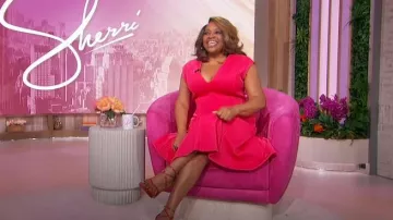 Calvin Klein Solid Cap Sleeve Fit & Flare Dress portée par Sherri Shepherd comme on le voit à Sherri le 29 avril 2025