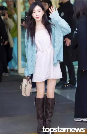 Margarin Fingers Natural Stripe Slip Dress worn by Taeyeon Incheon in Airport post on April 25, 2025