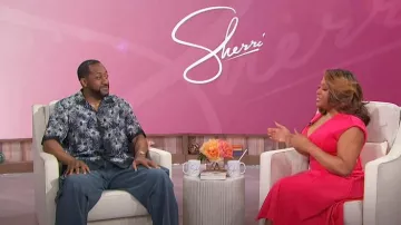 Chemise de camp brodée Dries Van Noten portée par Jaleel White comme on le voit à Sherri le 29 avril 2025