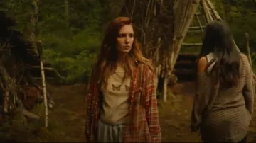 Orvis Flannel Mens Large Red Green Plaid Button Up Shirt Heavyweight Pockets worn by Teen Shauna Shipman (Sophie Nélisse) as seen in Yellowjackets (S03E01)