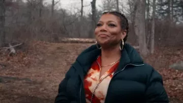 Camisa estampada de Alexander McQueen usada por Robyn McCall (Queen Latifah) como se ve en The Equalizer (T05E17)