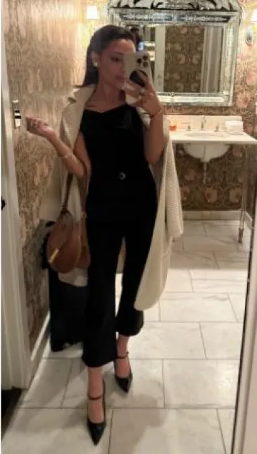 Coque transparente Apple Iphone avec Magsafe portée par Gabi Demartino sur sa Story Instagram le 22 avril 2025