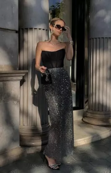 Lunettes de soleil ovales Chanel portées par Leonie Hanne sur son post Instagram le 25 avril 2025