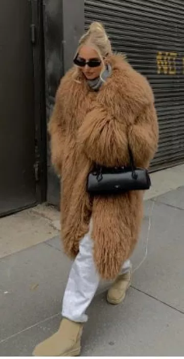 UGG Classic Mini II Boot worn by Leonie Hanne on her Instagram on February 16, 2024