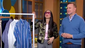 Blouson aviateur en brocart floral métallisé Stacy London porté par Stacy London tel qu’on le voit dans Good Morning America le 24 avril 2025