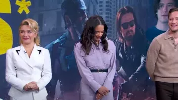 Combinaison autoportrait en sergé lilas portée par Hannah John-Kamen telle que vue dans Good Morning America le 30 avril 2025