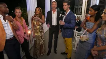 Vestido halter con apliques florales con estampado de leopardo de la marca Lovers + Friends usado por Mia Alario como se ve en Southern Hospitality (S03E10)