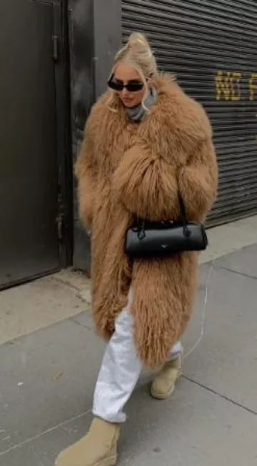 Pantalon de survêtement en jersey de coton mélangé imprimé sportif et riche porté par Kendall Jenner sur son Instagram le 16 février 2024