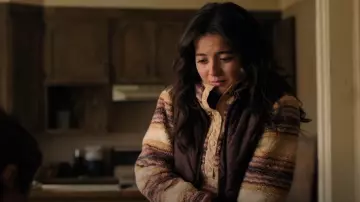 Forro polar de mujer Billabong Switchback en color avena usado por Dina (Isabela Moner) como se ve en The Last of Us (T02E01)