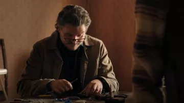 Flint and Tinder Flannel-Lined Waxed Trucker Jacket in Havana worn by Joel Miller (Pedro Pascal) as seen in The Last of Us (S02E01)