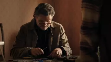 Flint and Tinder Flannel-Lined Waxed Trucker Jacket in Havana worn by Joel Miller (Pedro Pascal) as seen in The Last of Us (S02E01)