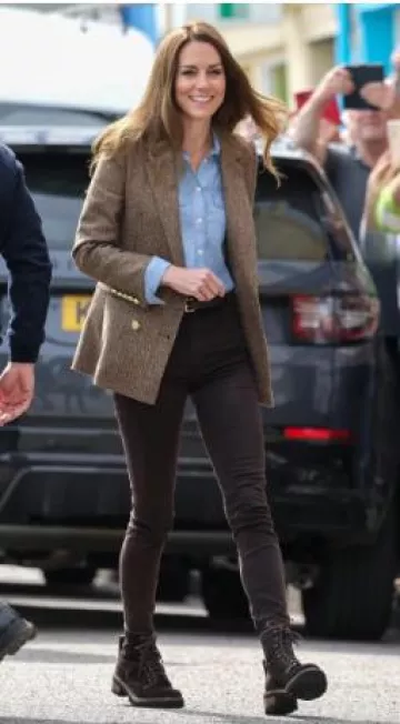 Chemise safari en lin Boden Longline portée par Catherine, duchesse de Cambridge à Tobermory le 29 avril 2025