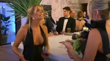 Robe de charité rétrofete portée par Salley Carson comme on le voit dans Southern Charm (S10E15)