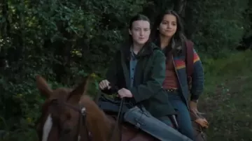 Guess G08 Mid-Rise Straight Jean worn by Dina (Isabela Moner) as seen in The Last of Us (S02E03)