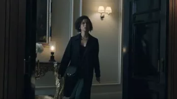 Bolso de Chloe Marcie usado por Sophie Ellis (Gugu Mbatha-Raw) como se ve en Surface (S02E03)