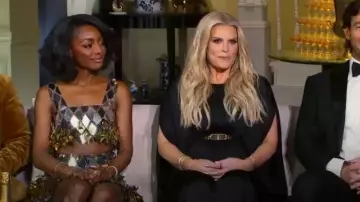 Minijupe ornée de Rabanne portée par Venita Aspen comme on le voit dans Southern Charm (S10E16)