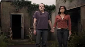 Goodthreads Men's V-Neck Medium Purple worn by Ellie Williams (Bella Ramsey) as seen in The Last of Us (S02E04)