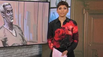 Camisa Alice + Olivia Brady en pétalos de peonía Rubí brillante usada por Jericka Duncan como se vio en CBS Mornings el 2 de mayo de 2025