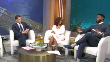 Robe côtelée à col en V Vince portée par Gayle King telle qu’elle est vue dans CBS Mornings le 1er mai 2025
