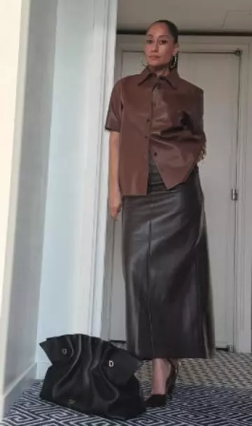 Soft-Bag Ferragamo (L) porté par Tracee Ellis Ross lors du dîner de gala pré-Met de Ross Ferragamo le 3 mai 2025