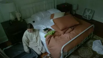 Alo Yoga Oatmeal Sweatpants worn by Lexi Wood as seen in Summer House (S09E12)