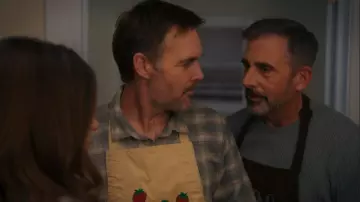 &Morgan Strawberry Apron worn by Jack (Will Forte) as seen in The Four Seasons (S01E01)