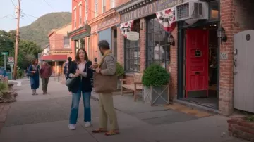 Veja Campo Sneakers In Extra-White Emeraude worn by Kate (Tina Fey) as seen in The Four Seasons (S01E01)