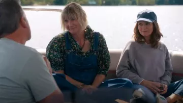 Sudadera Mother The Biggie Concert en gris jaspeado usada por Kate (Tina Fey) como se ve en The Four Seasons (T01E01)