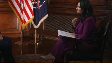 The Fold Caselle Sculpt Stretch Crepe Jacket worn by Kristen Welker as seen in Today on May 5, 2025
