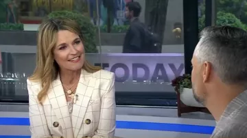 Veste Veronica Beard Charleston Dickey portée par Savannah Guthrie comme on le voit dans Today le 5 mai 2025