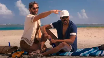 Reiss Navy Chef Cuff Detail Button Down Sleeve Shirt porté par Danny (Colman Domingo) comme on le voit dans The Four Seasons (S01E03)