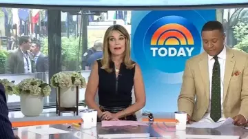 Akris Punto Sleeveless Front Zip Polo Shirt worn by Savannah Guthrie as seen in Today on May 2, 2025
