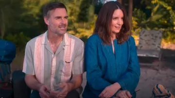 Chemise de camp en mélange de chanvre de marque Faherty portée par Jack (Will Forte) comme on le voit dans Les Quatre Saisons (S01E03)